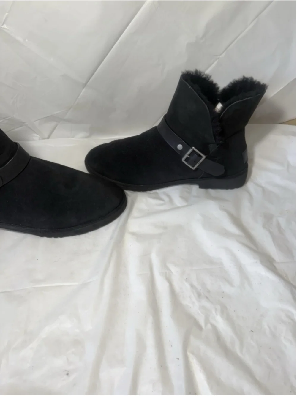 UGG Romely size 9 Black boot